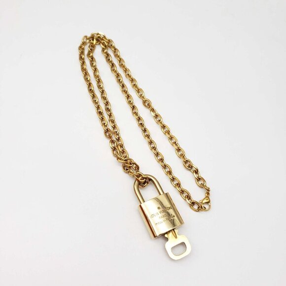 100% Auth Louis Vuitton Lock & Key with UnbrandedGold Plated Gold Chain Necklace - Picture 5 of 8